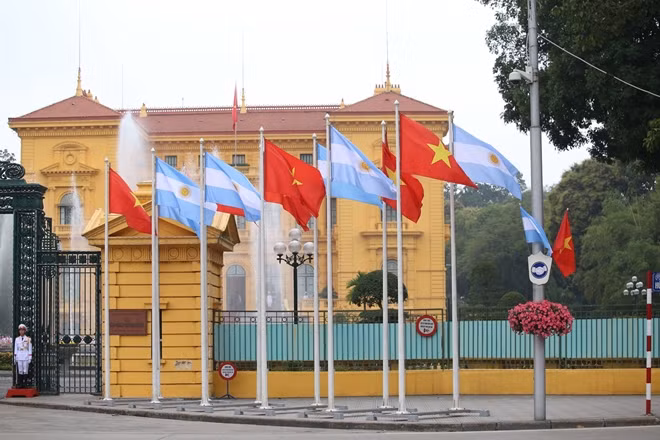 This is the first visit to Vietnam by Macri as President of Argentina. It will mark an important milestone in the bilateral relationship, especially after the two countries celebrated the 45th anniversary of their diplomatic ties last year.