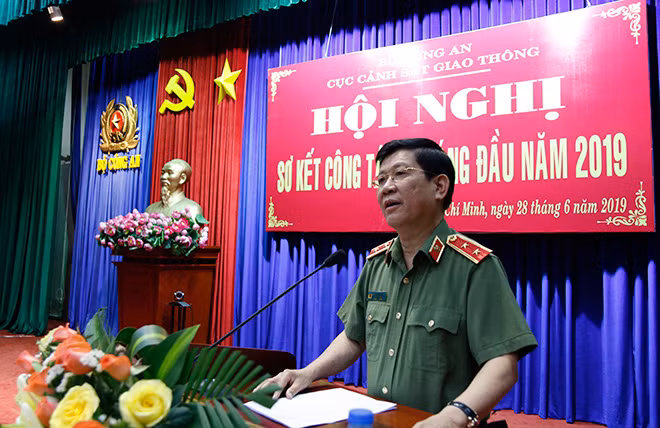 Deputy Minister Nguyen Van Son speaks at the event.