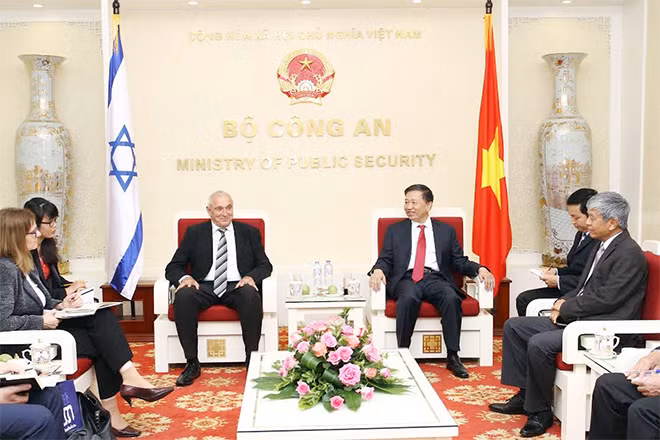 Minister To Lam and Mr. Yitzhak Aharonovitch