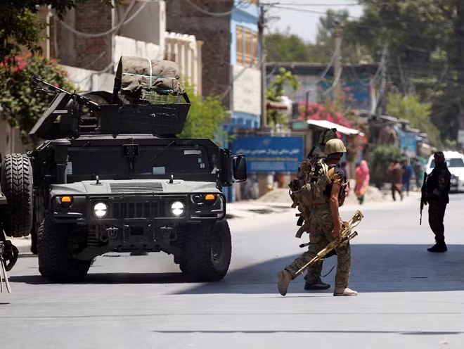 Afghan security forces arrive at an area where explosions and gunshots were heard, in Jalalabad city, Afghanistan, July 31, 2018. REUTERS/Parwiz