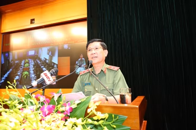 Deputy Minister Nguyen Van Son speaks at the event