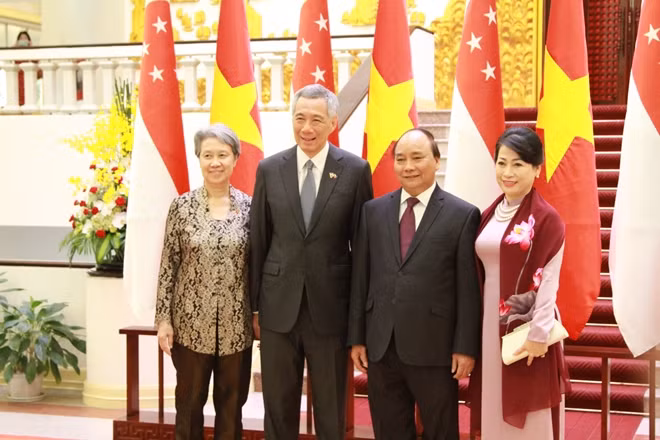 After the official reception, the two PMs to hold talks and to witness the signing of various cooperation documents.