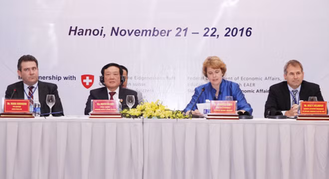Senior participants of the Forum.