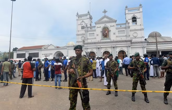 Sri Lanka forces keep watch over St.Anthony's Shrine in Colombo (Photo: AFP/VNA) Sri Lanka forces keep watch over St.Anthony's Shrine in Colombo (Photo: AFP/VNA)