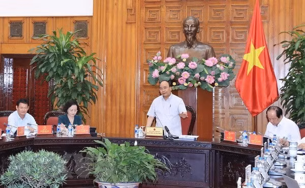 PM Nguyen Xuan Phuc speaks at the working session. (Source: VNA)