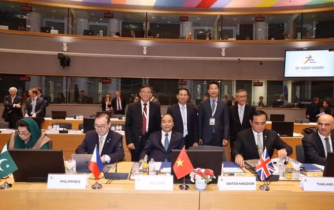 Prime Minister Nguyen Xuan Phuc at ASEM 12 (Source: VNA)