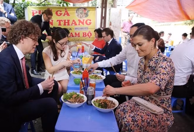 Crown Princess of Sweden Victoria Ingrid Alice Desiree tries Bun bo at a street food restaurant in Hanoi