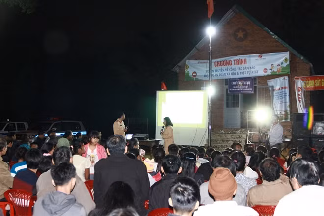 The traffic police mission tried to disseminate the traffic rules in various attractive ways The traffic police mission tried to disseminate the traffic rules in various attractive ways