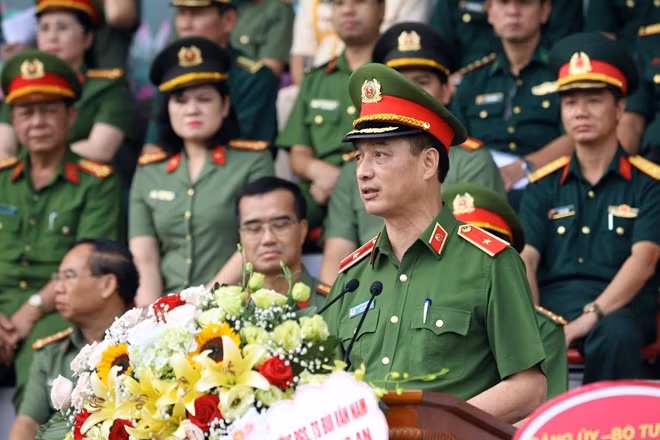 Deputy Minister Nguyen Duy Ngoc delivers an opening speech at the event.