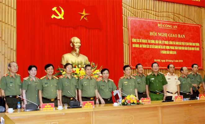Deputy Minister Nguyen Van Son and other delegates. Deputy Minister Nguyen Van Son and other delegates.