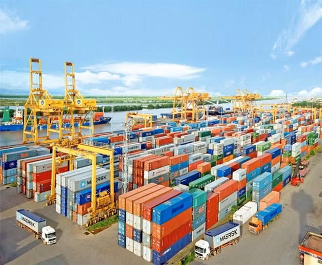 Logistics would be developed as a key service industry of Vietnam (Photo: vinalines.com.vn)