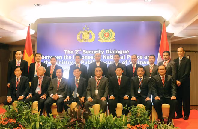 The delegates of the Dialogue The delegates of the Dialogue