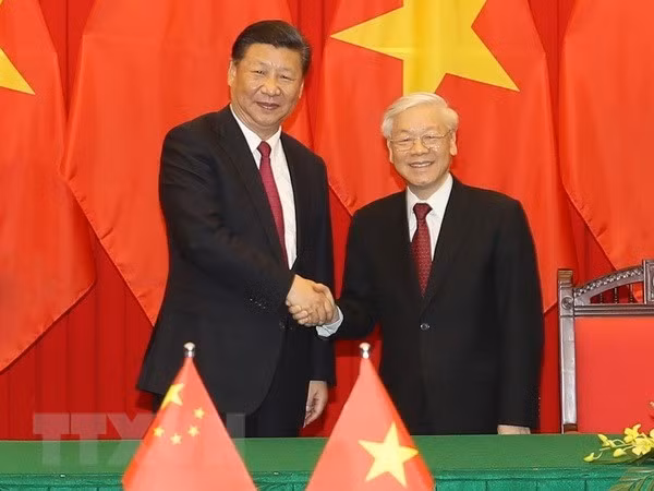 General Secretary of the Communist Party of Vietnam Nguyen Phu Trong (R) and General Secretary of the Communist Party of China and President of China Xi Jinping during the latter's State visit to Vietnam in November 2017 (Photo: VNA)