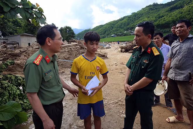 The Department of Information and Communications of Public Security and the Public Security Newspaper, call on businesses, organizations and generous individuals to support victims of the flooding in Thanh Hoa.
