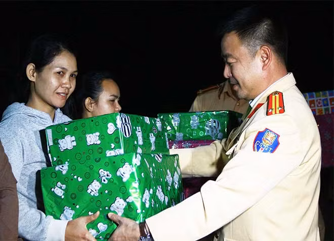 Presenting gifts to local people Presenting gifts to local people