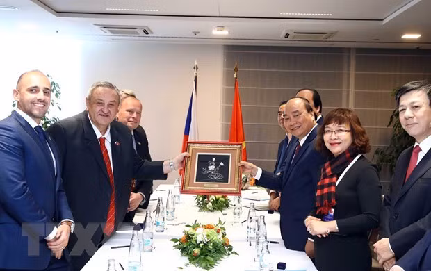PM Nguyen Xuan Phuc met with Marcel Winter, Honorary President of the Czech-Vietnam Friendship Association.(Photo: VNA) PM Nguyen Xuan Phuc met with Marcel Winter, Honorary President of the Czech-Vietnam Friendship Association.(Photo: VNA)