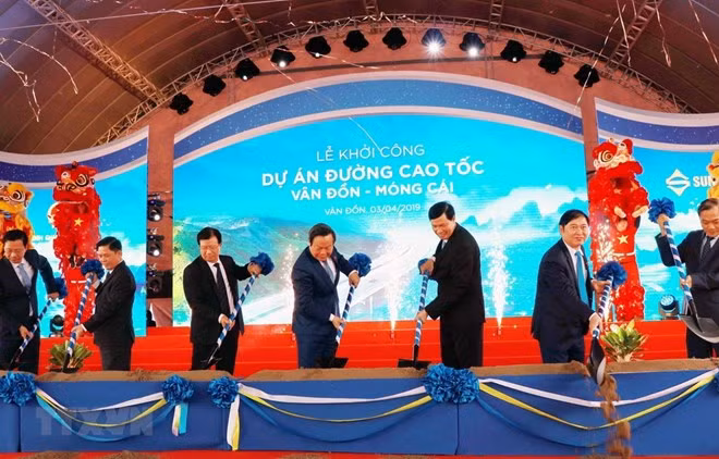 The construction of the Van Don - Mong Cai highway commences in April 2019 (Photo: VNA)