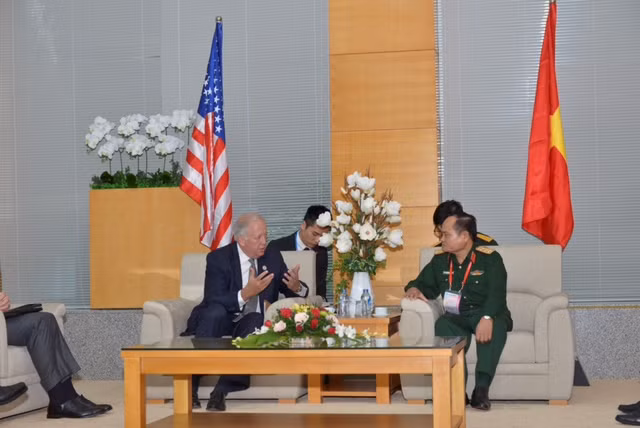 Under Secretary Shannon and Senior Lieutenant General Nam visit the Environmental Remediation of Dioxin at Danang Airport site