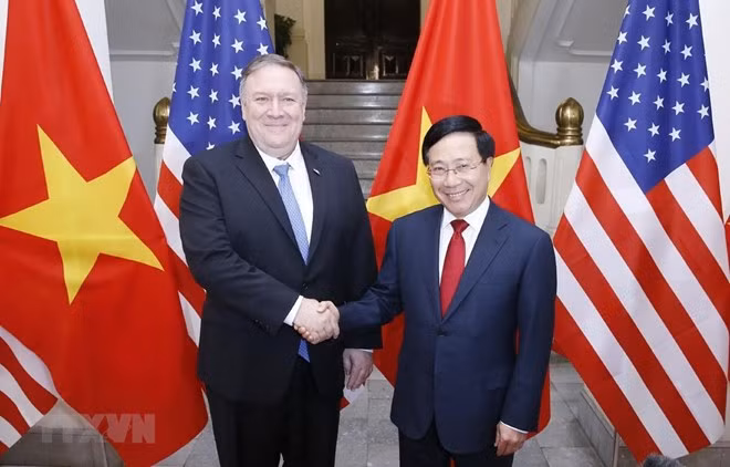 Deputy Prime Minister and Foreign Minister Pham Binh Minh (R) and US Secretary of State Mike Pompeo (Source: VNA)