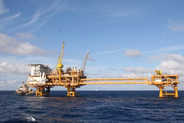 An oil rig off the coast of southern Vietnam. Vietnam has since 1987 exported 355 million tons of crude oil worth a total of US$145 billion An oil rig off the coast of southern Vietnam. Vietnam has since 1987 exported 355 million tons of crude oil worth a total of US$145 billion
