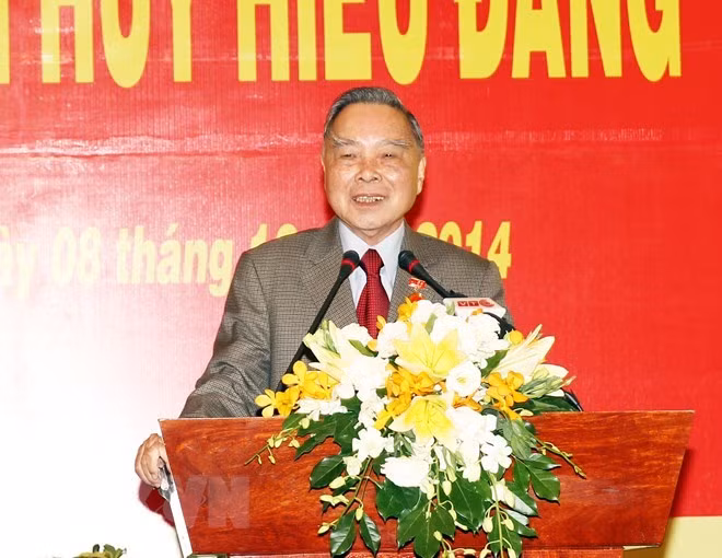 Former Prime Minister Phan Van Khai at a ceremony to receive the 55-year Party Membership Badge in 2014.