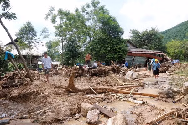 Torrential rains, floods, and landslides left 29 people dead, five others missing, and 26 injured. (Source: VNA)