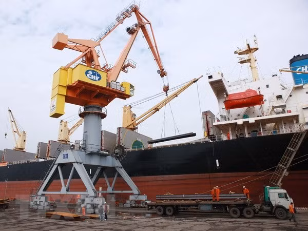 Loading cargo at Hai Phong Port (Photo: VNA) Loading cargo at Hai Phong Port (Photo: VNA)