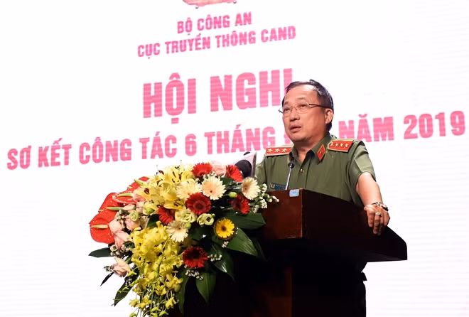 Deputy Minister Nguyen Van Thanh speaks at the meeting.