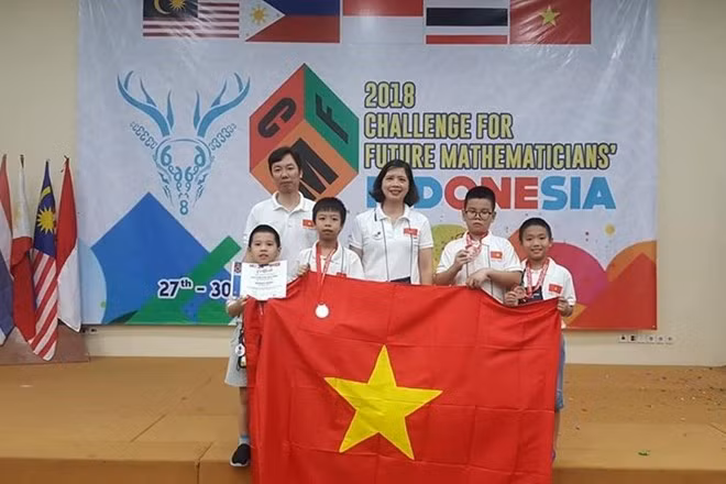 Young Vietnamese winners at the challenge (Photo: laodong.vn)