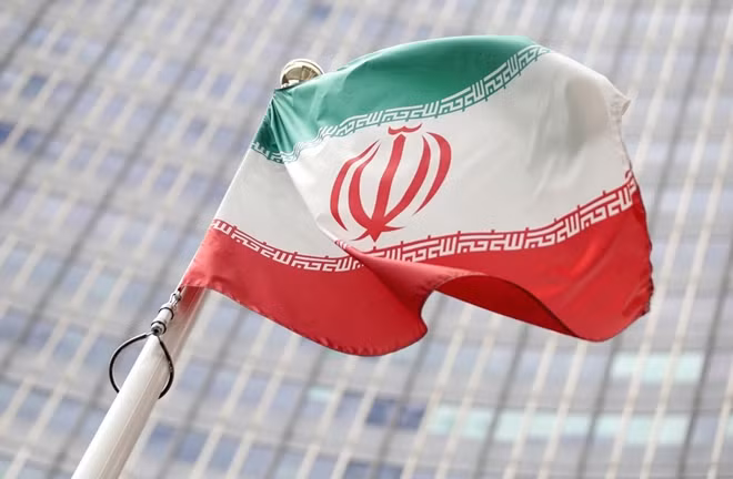 The Iranian flag flutters in front the International Atomic Energy Agency (IAEA) headquarters in Vienna, Austria July 10, 2019. REUTERS/Lisi Niesner