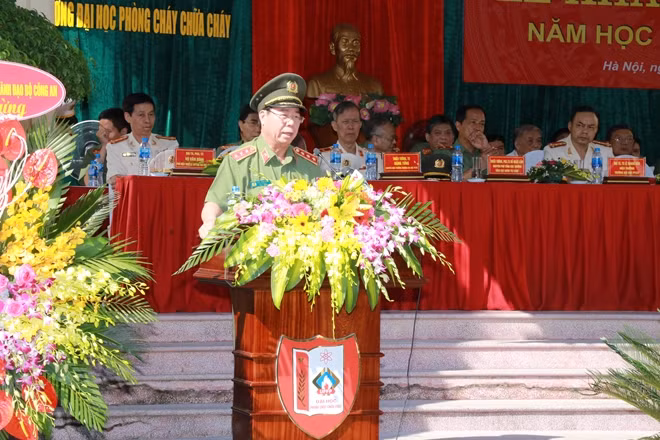 Deputy Minister Bui Van Nam speaks at the opening ceremony of the Fire Prevention and Fighting University