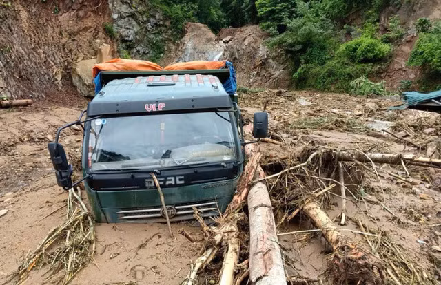 Floods caused severe losses and damages in various districts of Thanh Hoa