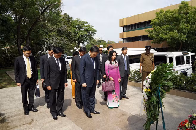Vietnamese delegation paid homage and respect to President Ho Chi Minh Vietnamese delegation paid homage and respect to President Ho Chi Minh
