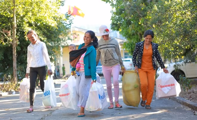 Organizers of the program hope to help local people overcome their difficulties in life.