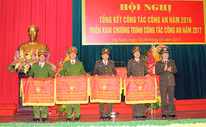 Deputy Minister honored outstanding individuals and teams Deputy Minister honored outstanding individuals and teams