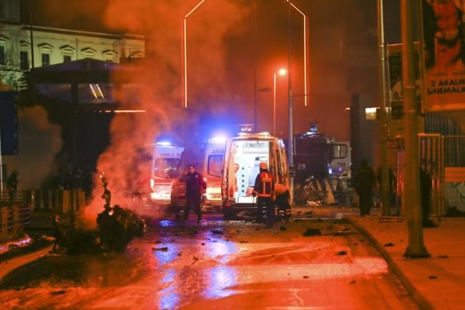 Police arrive at the site of an explosion in central Istanbul, Turkey, December 10, 2016. REUTERS/Murad Sezer