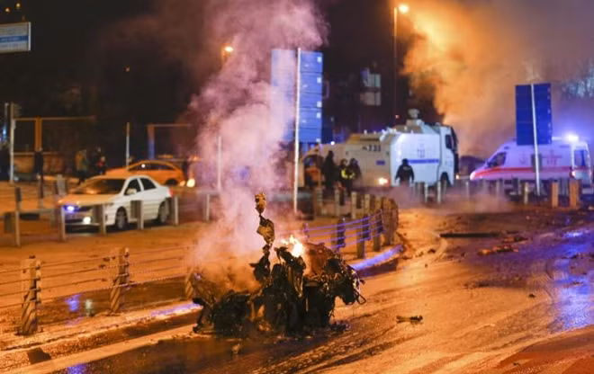 Police arrive at the site of an explosion in central Istanbul, Turkey, December 10, 2016. REUTERS/Murad Sezer
