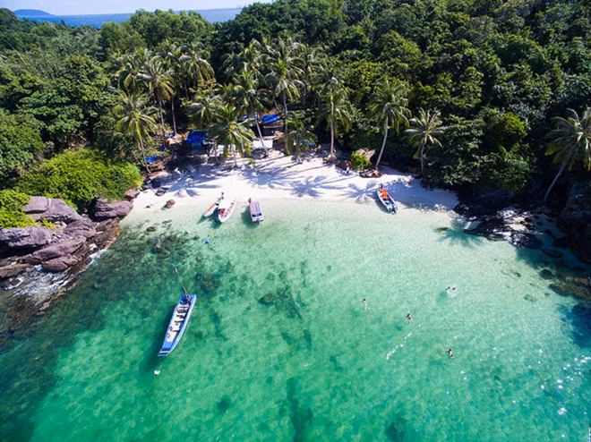 Mong Tay holidays are the antithesis of mass tourism and affordable for all budgets. Photo by: Meogia
