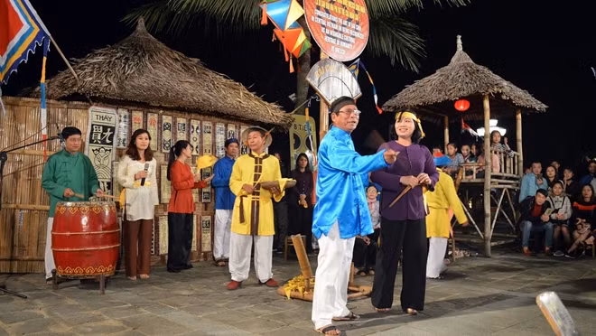 "Bai Choi” singing, a popular folklore style of singing in the central and south central regions of Vietnam.