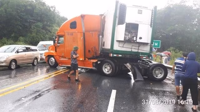 One people was seriously injured and three automobiles damaged in an accident at 3.30pm on August 31 in the northern province of Yen Bai (Photo: VNA)