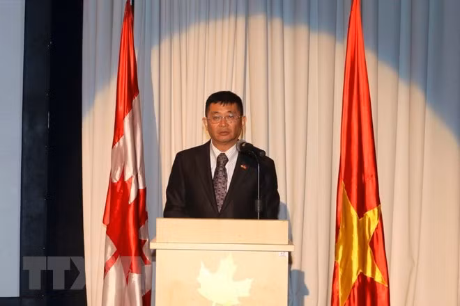 Deputy Director of the municipal Department of External Affairs Nguyen Tuan addresses the ceremony (Photo: VNA)