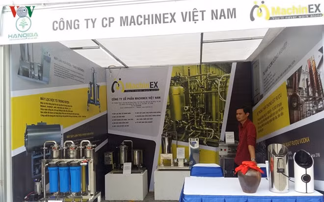 State-of-art water purification technology and equipment are introduced to visitors.