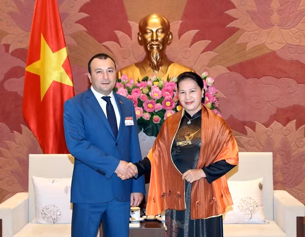 National Assembly Chairwoman Nguyen Thi Kim Ngan (R) and Vice President of the Armenian National Assembly Vahe Enfiajyan (Photo: VNA)