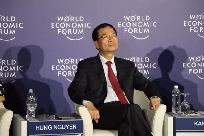 Acting Minister of Information and Communications, Nguyen Manh Hung, attended the World Economic Forums with an initiative on a flat ASEAN where no roaming charge would be applied.(Photo: VNA)