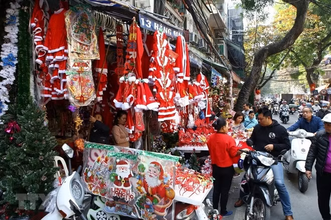 People can find items for their Christmas decorations such as pine trees, sponge snowmen, artificial snow flakes, baubles, tartan ribbons and wrapping paper.