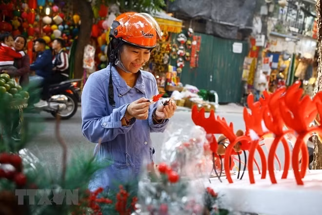 Customers are busy choosing their favourite decorations for the upcoming festive season.