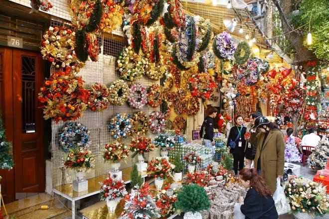 Customers are busy choosing their favourite decorations for the upcoming festive season.