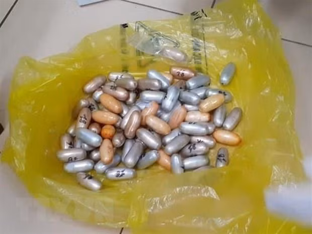 The 39-year-old had swallowed 77 capsules of cocaine before travelling for over 50 hours from Nigeria to Vietnam, via Ethiopia and Thailand. (Photo: VNA)