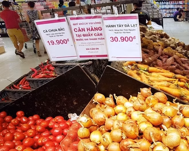 Safe food produced in Viet Nam on sale at Aeon mall, Long Biên, Hà Nội. VNS photo Thái Hà