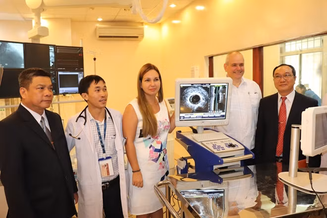 Doctors of the two hospitals discuss and exchange experience